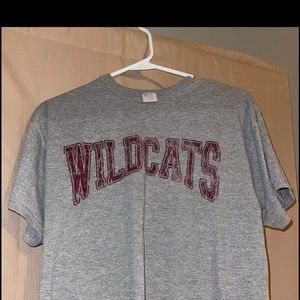 Cropped Wildcats shirt